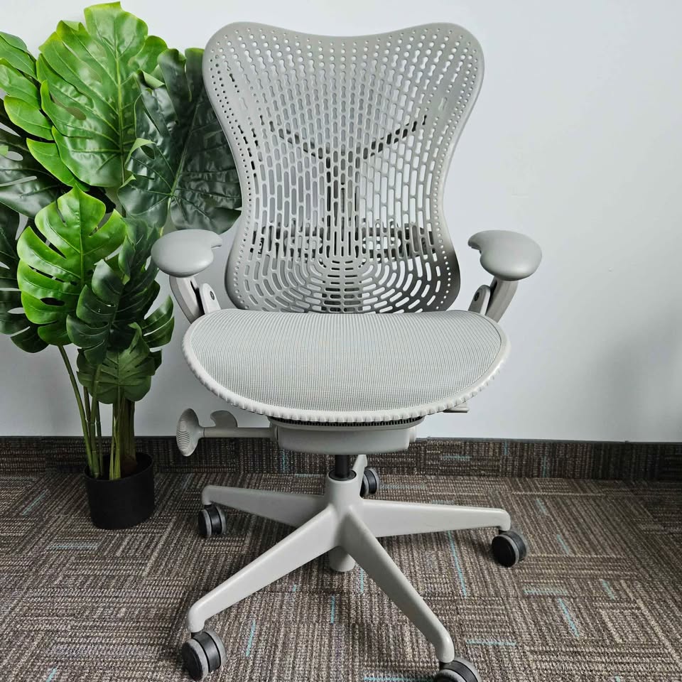 Herman miller Mirra (renewed)