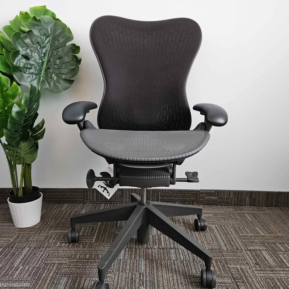Herman Miller Mirra 2 (fully loaded)