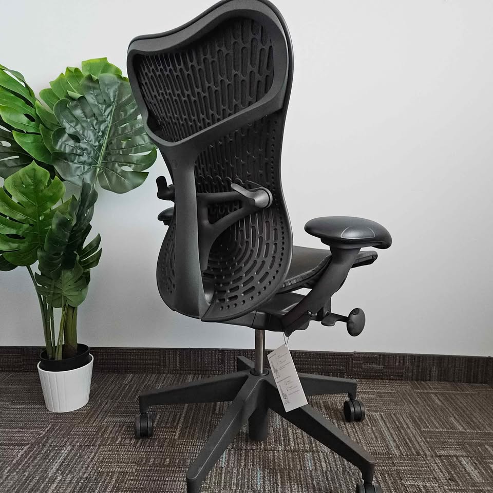 Herman Miller Mirra 2 (fully loaded)