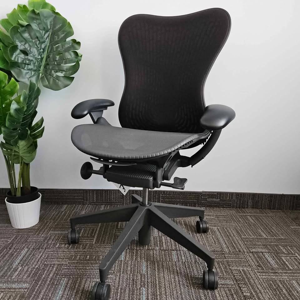 Herman Miller Mirra 2 (fully loaded)