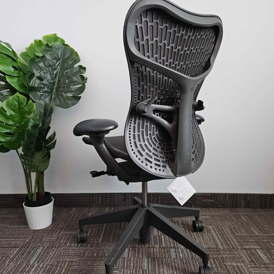 Herman Miller Mirra 2 (fully loaded)