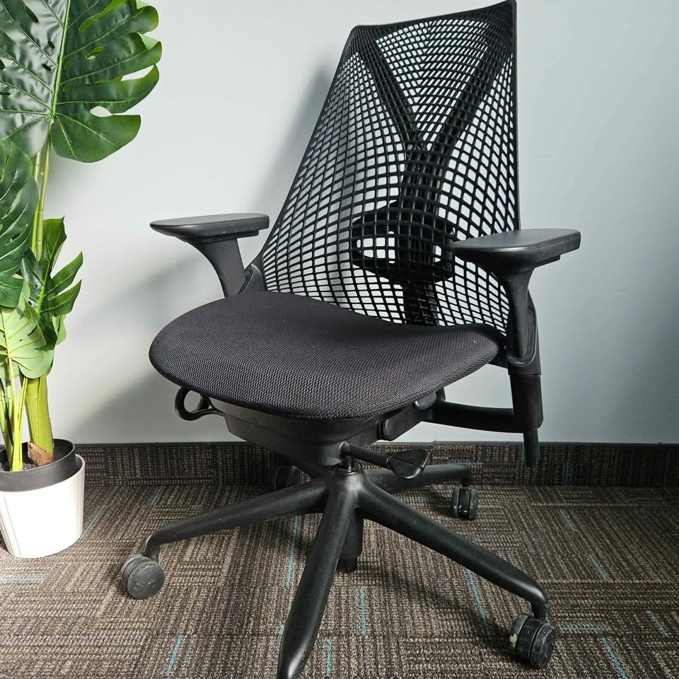 Herman Miller Sayl (fully loaded)