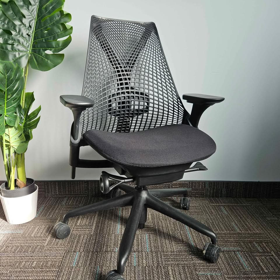 Herman Miller Sayl (fully loaded)