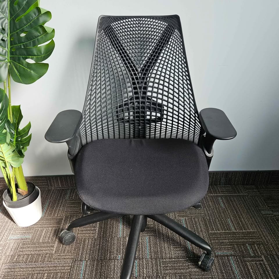 Herman Miller Sayl (fully loaded)