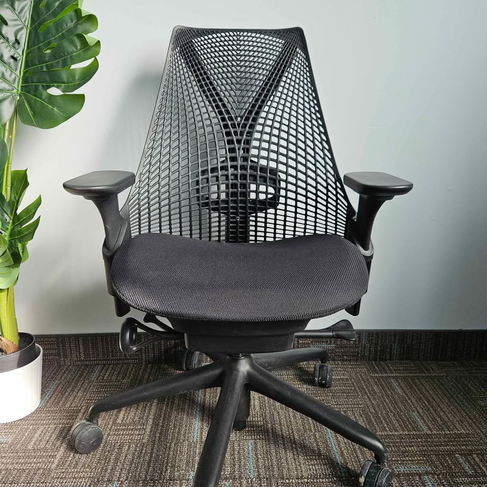 Herman Miller Sayl (fully loaded)