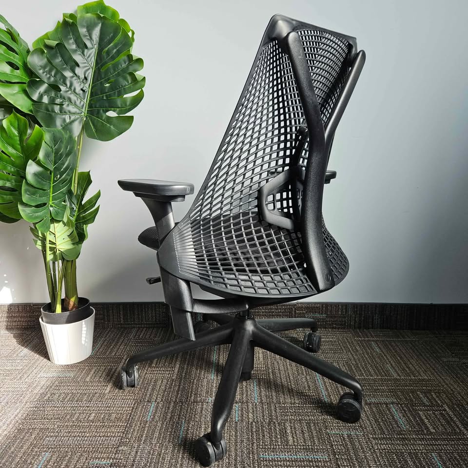Herman Miller Sayl (fully loaded)
