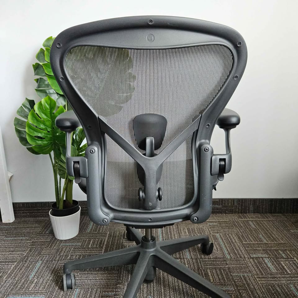 Herman Miller Aeron remaster size b