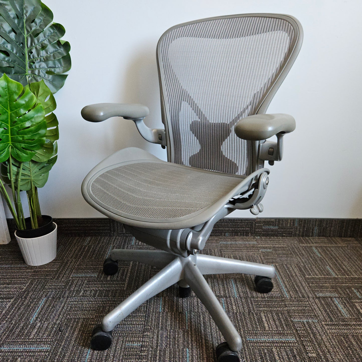 Herman Miller aeron fully loaded