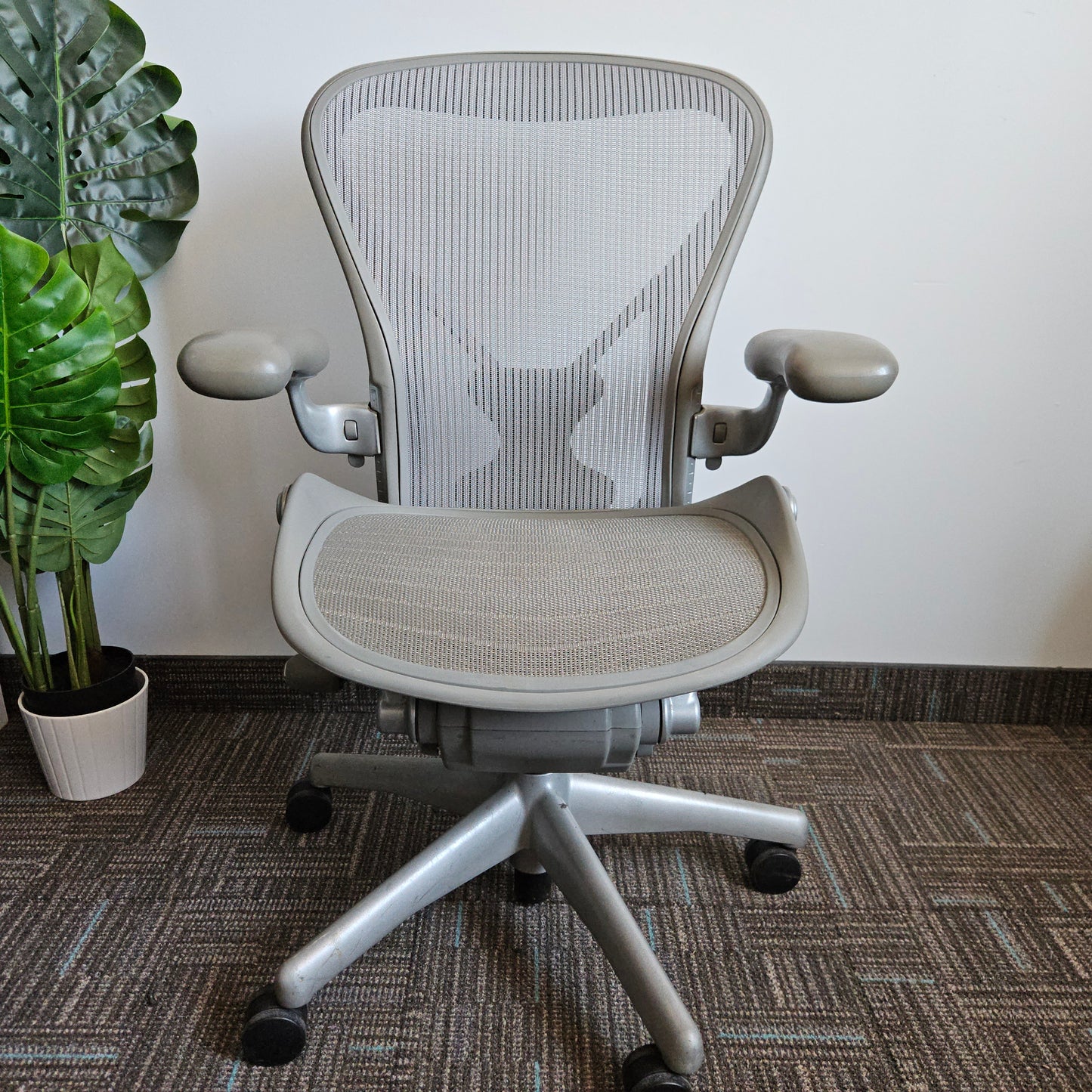 Herman Miller aeron fully loaded