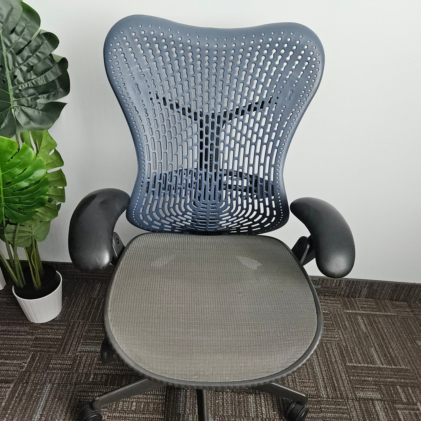 Herman Miller mirra fully loaded