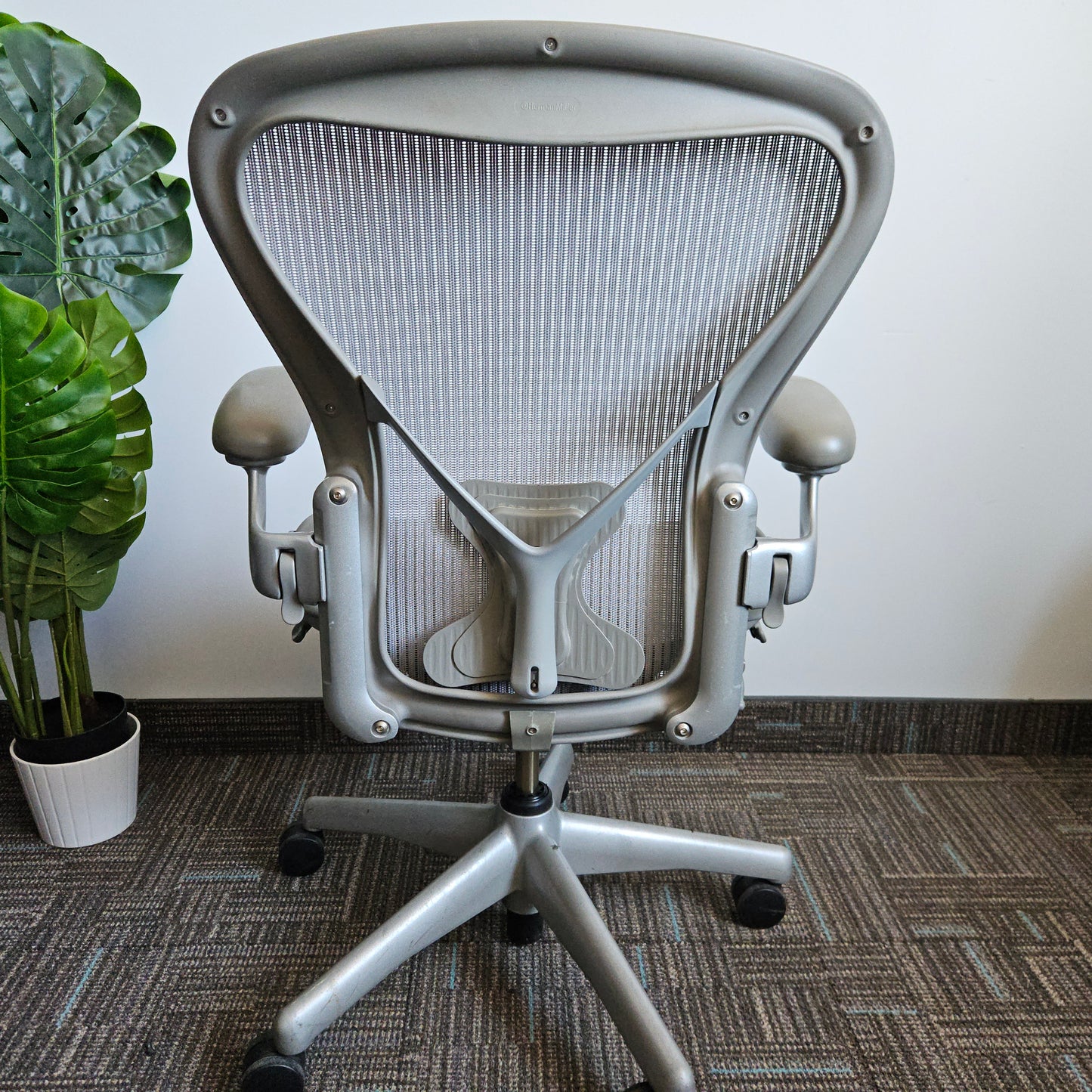 Herman Miller aeron fully loaded