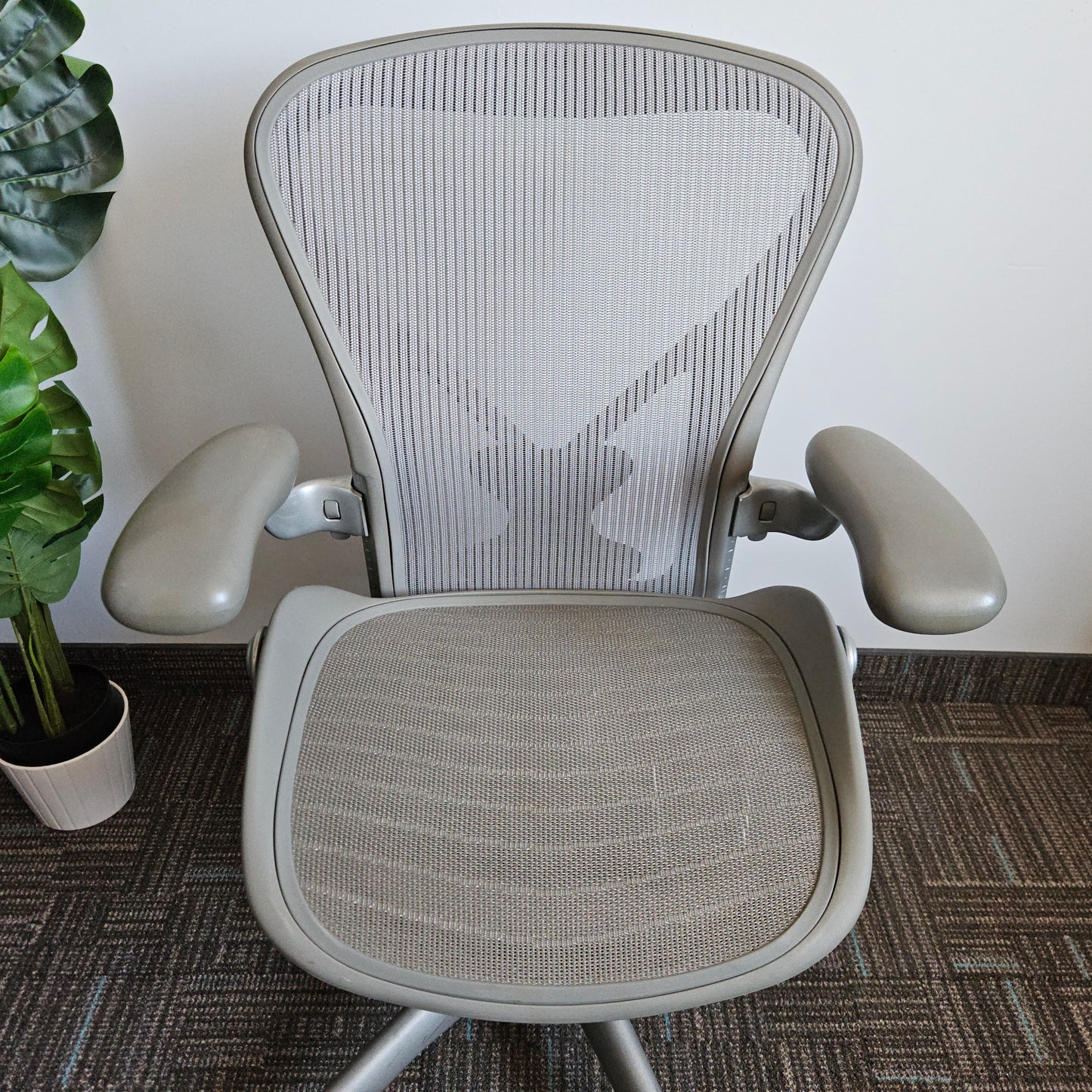 Herman Miller aeron fully loaded