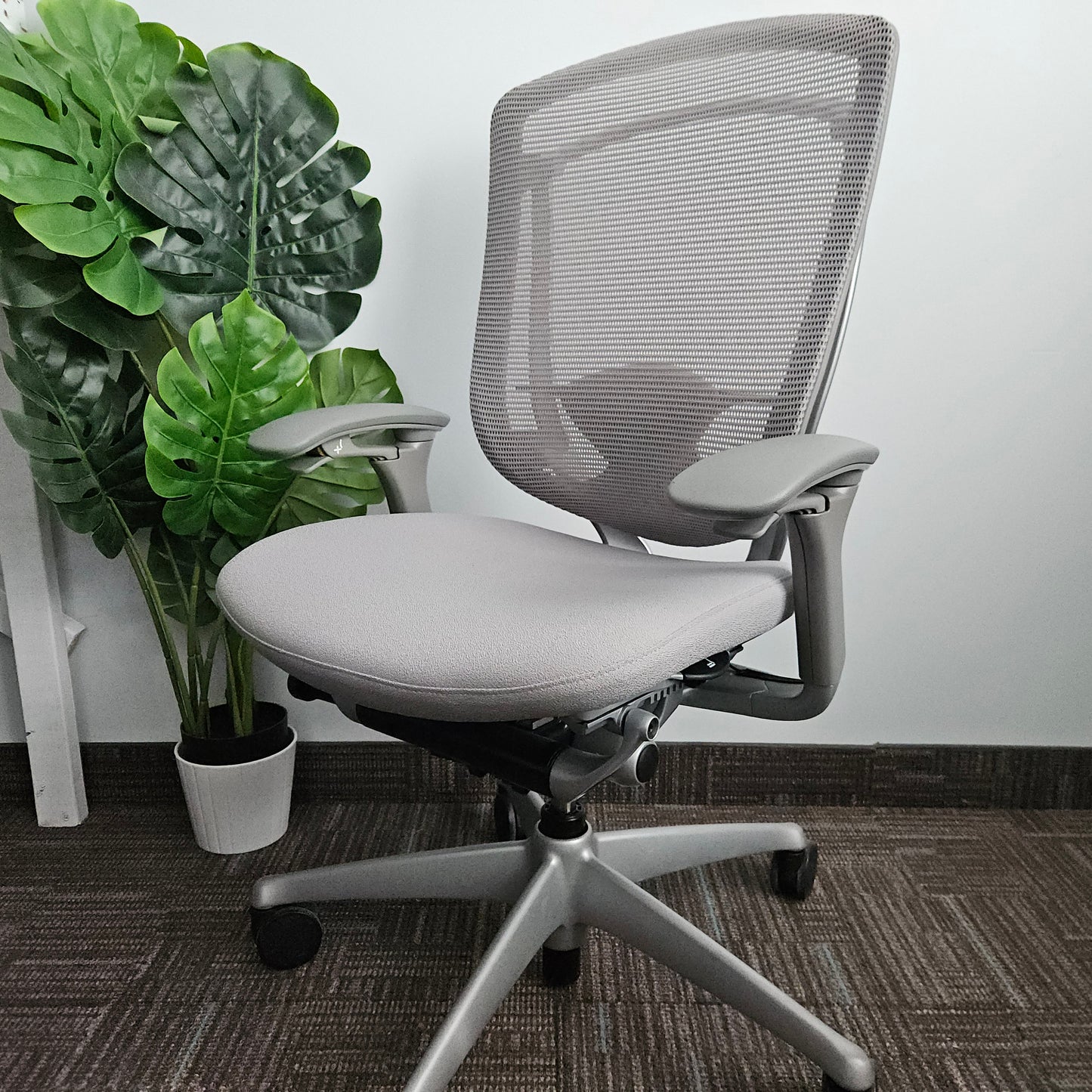 Teknion Contessa