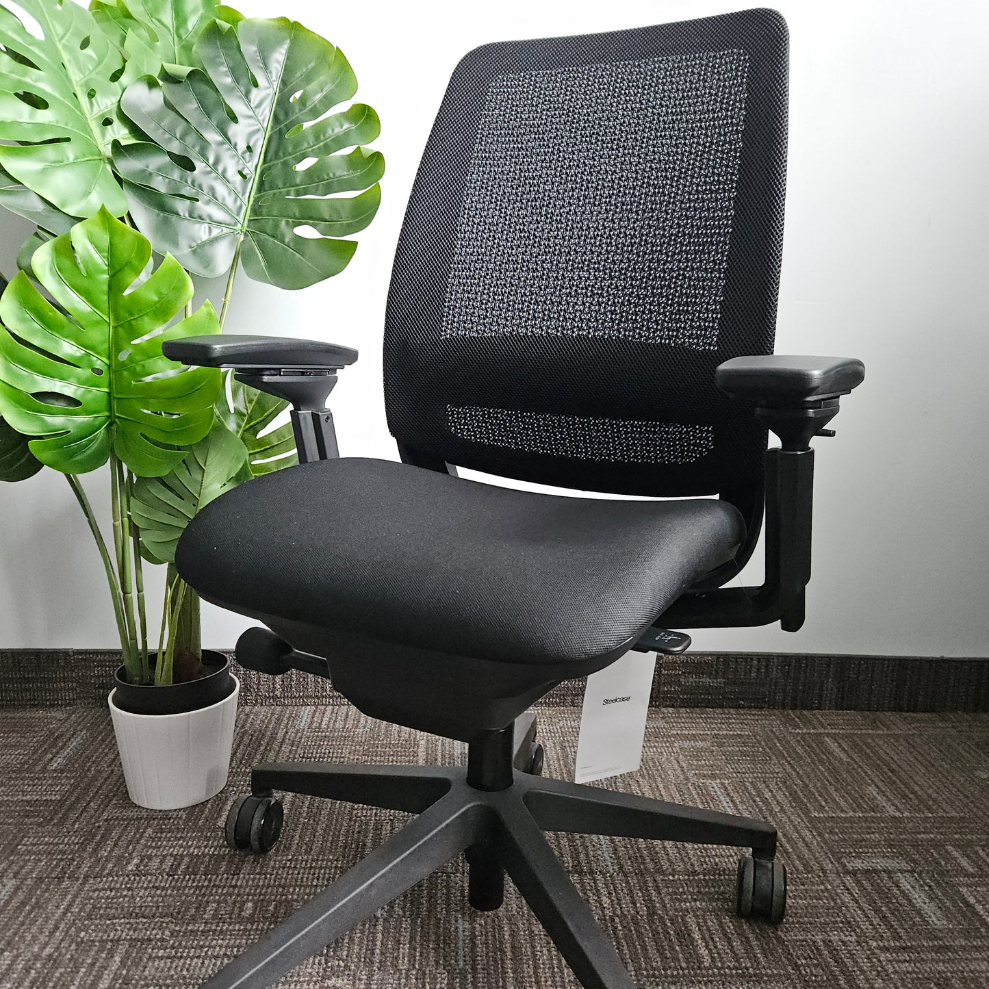 Brand new Steelcase Amia Air 2025