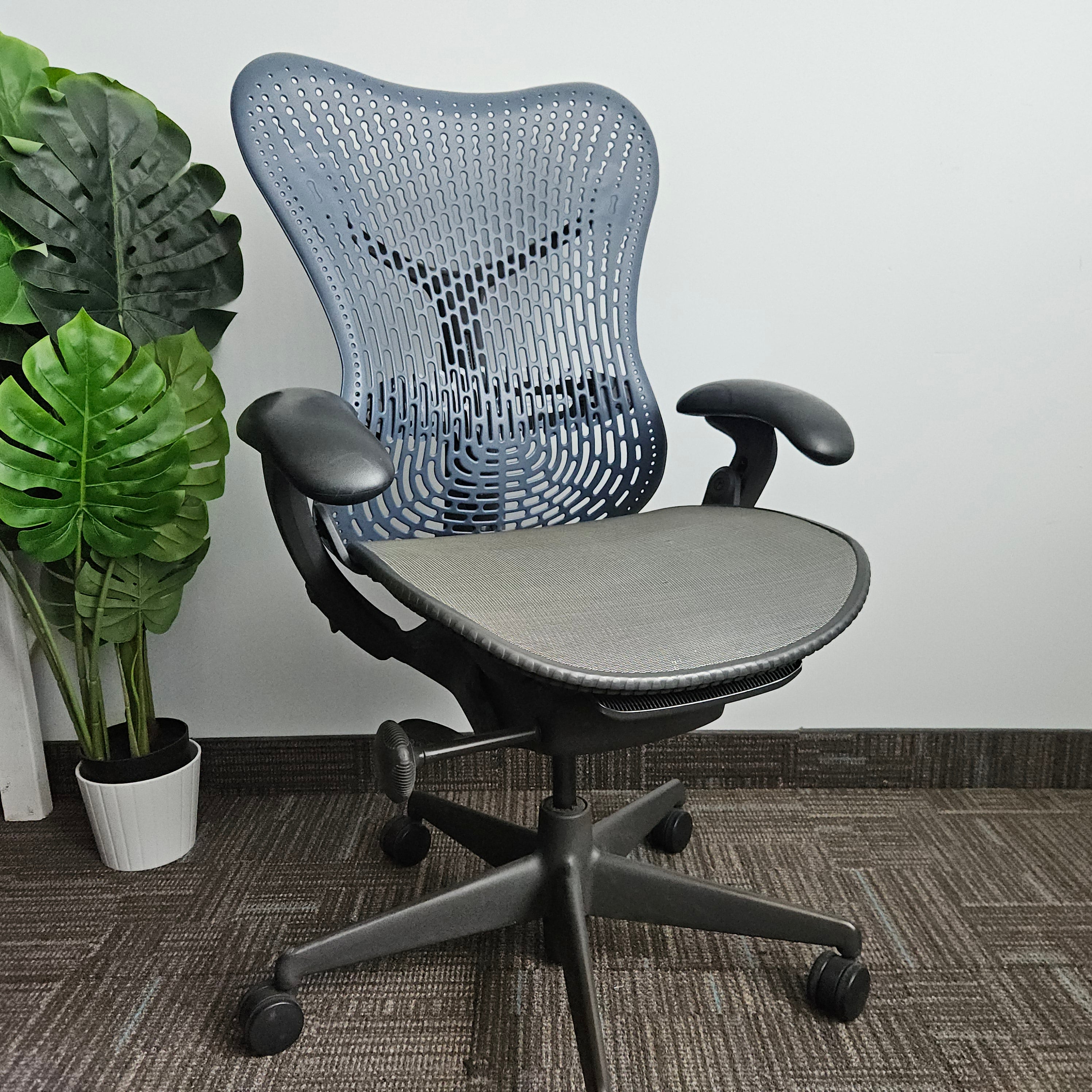 Herman Miller mirra fully loaded – Stand-up Chair guy