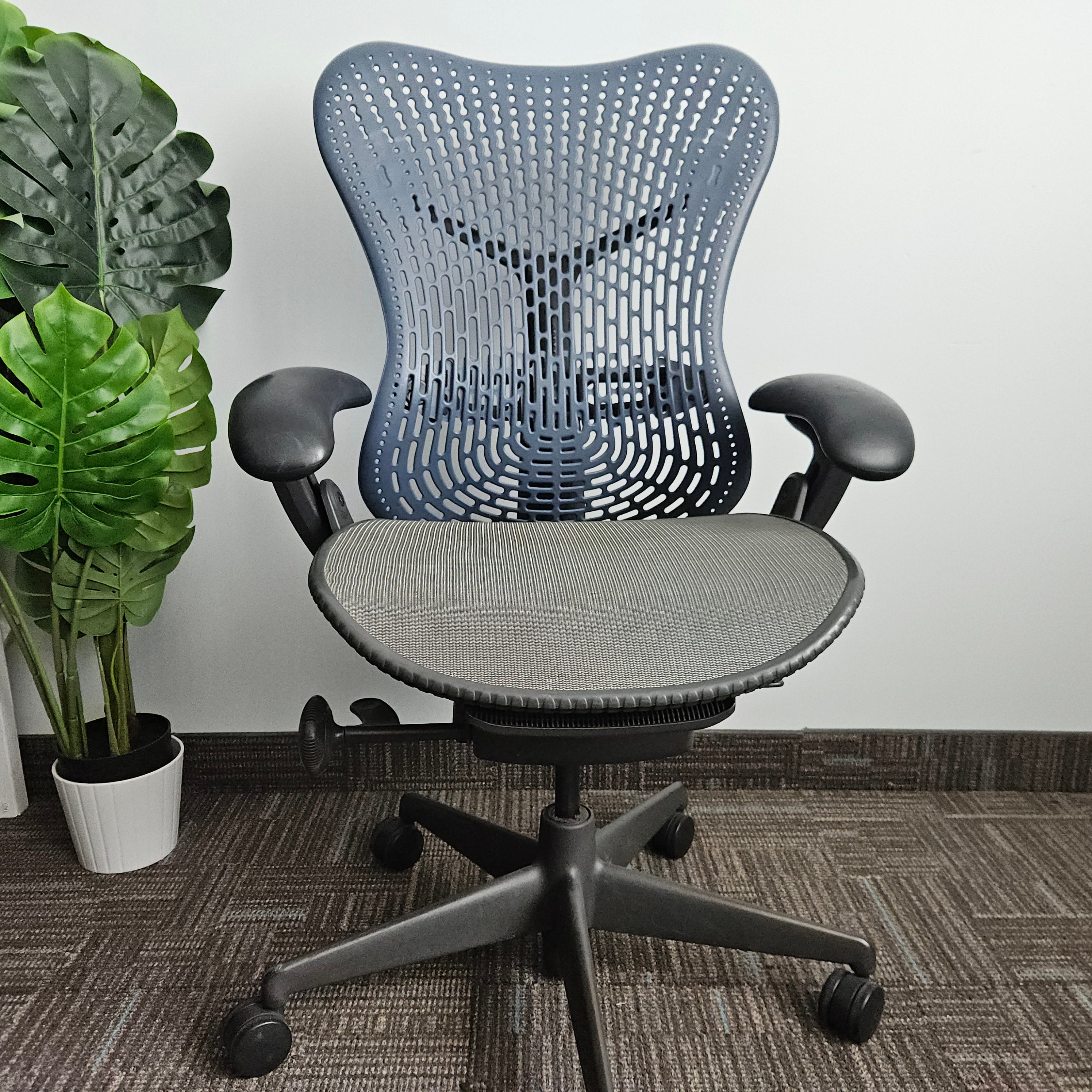 Herman Miller mirra fully loaded – Stand-up Chair guy