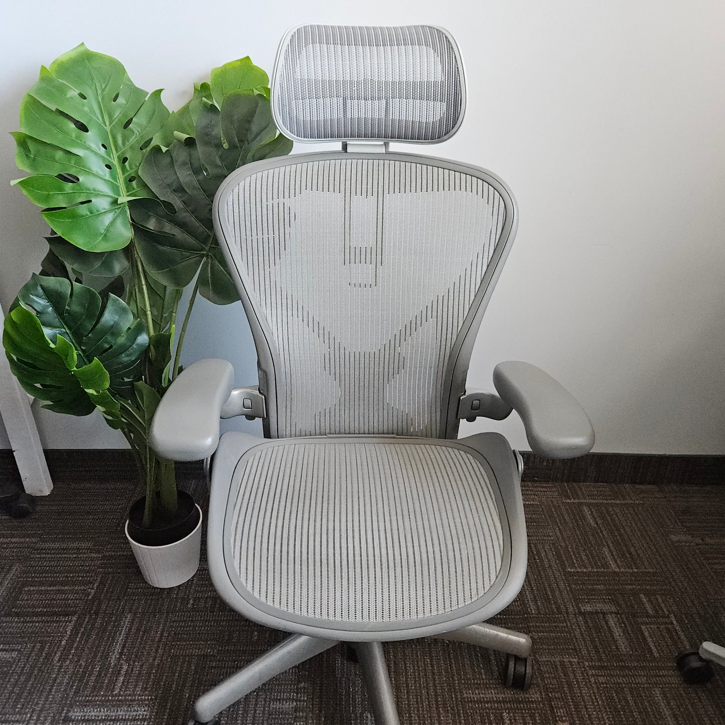 Herman Miller aeron with headrest